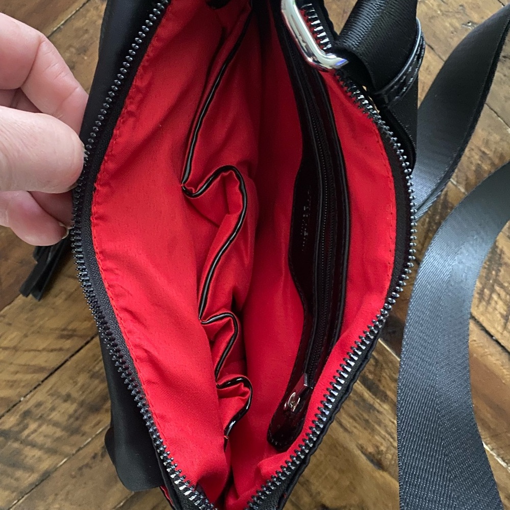Black Crossbody Bag — Classic Everyday Carry - Picture 10 of 10